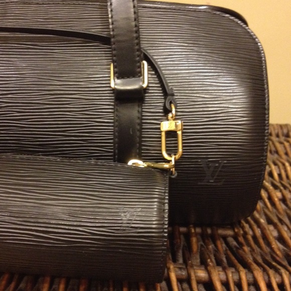 SOLD! Louis vuitton black epi leather soufflot 👯 - Picture 2 of 4