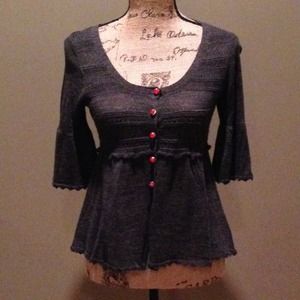 Gray cardigan with rose buttons