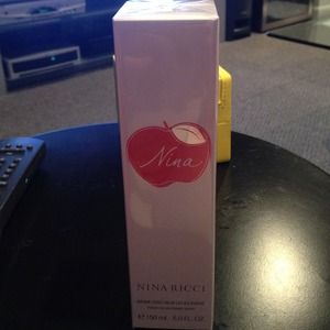 Nina Ricci perfum