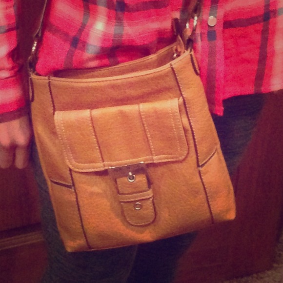 📦 SOLD IN BUNDLE Nine West cross-body purse