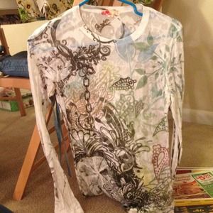 Fun long sleeves, comfy shirt!