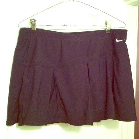 NikeFIT DRY athletic skirt with built in spandex