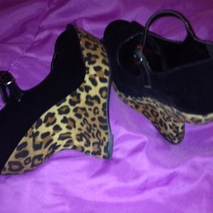 Sexy black and leopard curve heel heels