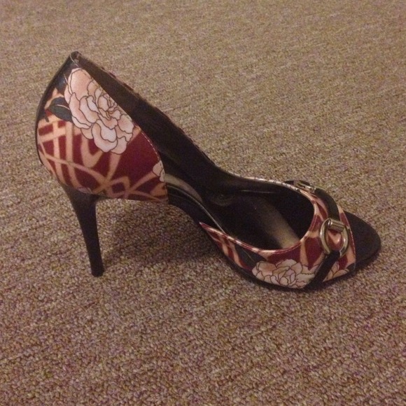 Heels - Picture 3 of 3