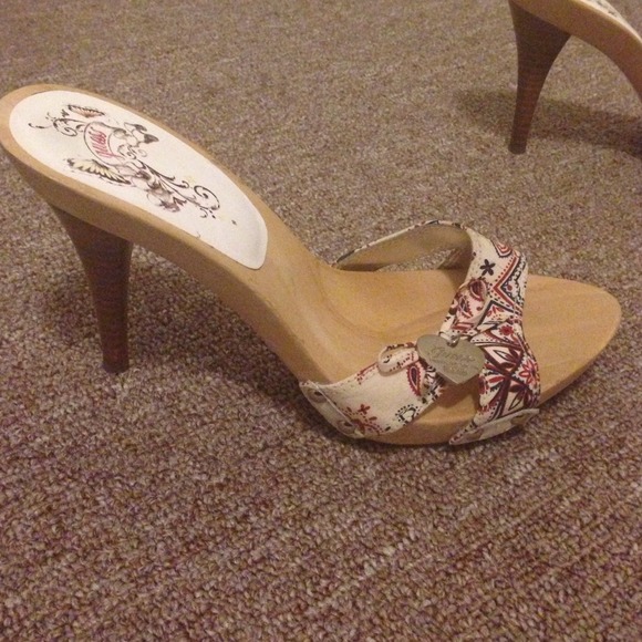 Heels - Picture 2 of 2