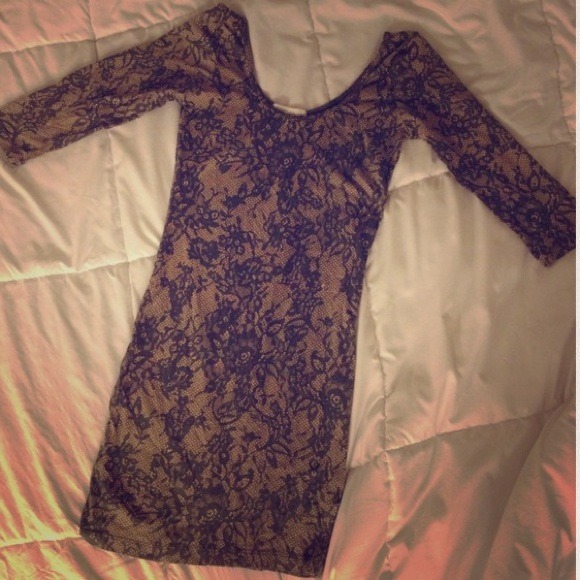 LACE-PRINT BODY-CON DRESS - Picture 2 of 3