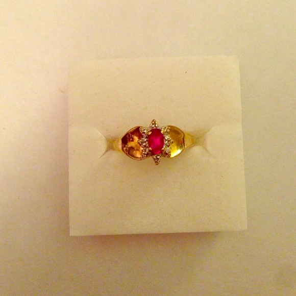 🚫SOLD🚫 10k Ruby with Diamond chips size 7