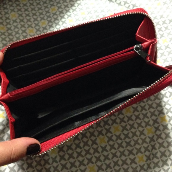 Red studded wallet - Picture 4 of 4