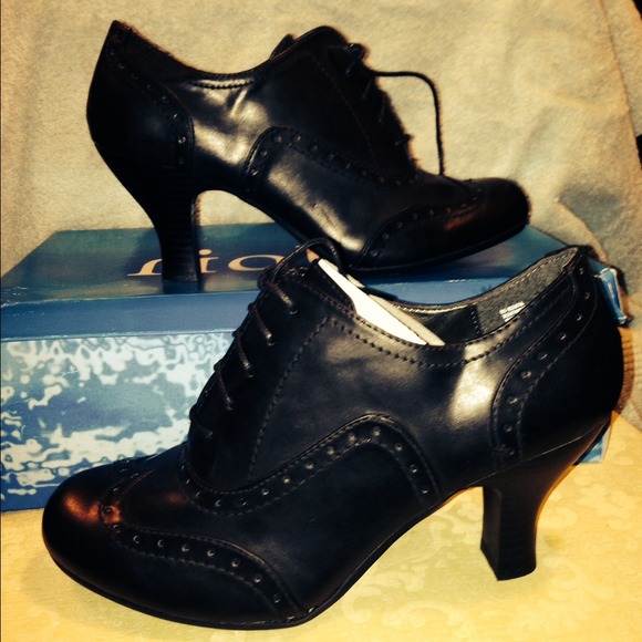 ***SOLD in bundle*** Rialto menswear booties