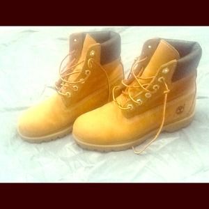 Women's construction Timberland boots! HOLD