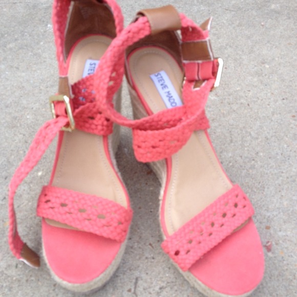 REDUCED!!!!!!!!!!!Steve Madden Wedges size 9.