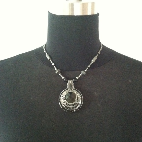 Black & silver colored necklace w/ faux jewel