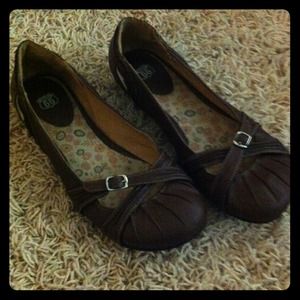 Cute brown flats!