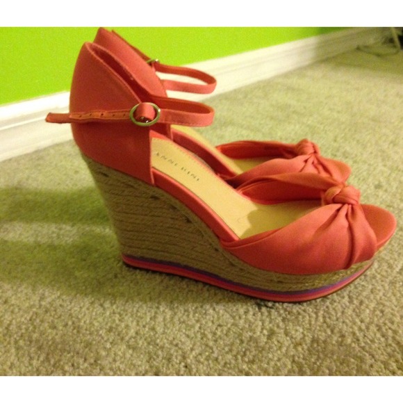 ✅✅Price reduced✅✅Brand new wedge sandals.