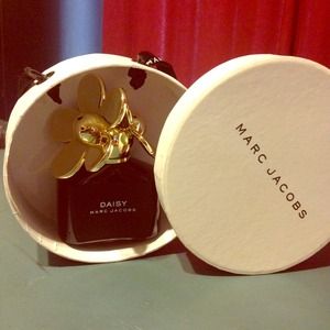 Marc Jacobs "Daisy" perfume