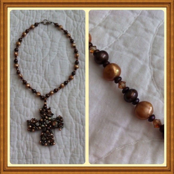 •Pearl Cross Necklace• - Picture 3 of 4