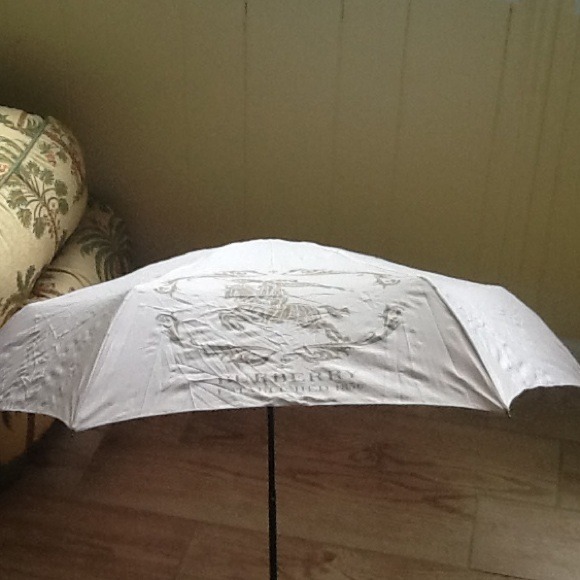 SOLD on eBay 👏👏burberry umbrella.  New🎁🎁🎄🎄