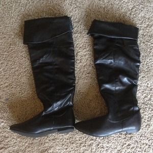 *PRICE REDUCED* Black boots/over the knee