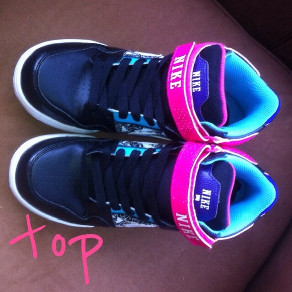 Size 6.5 Nike's worn 2x - Picture 2 of 4