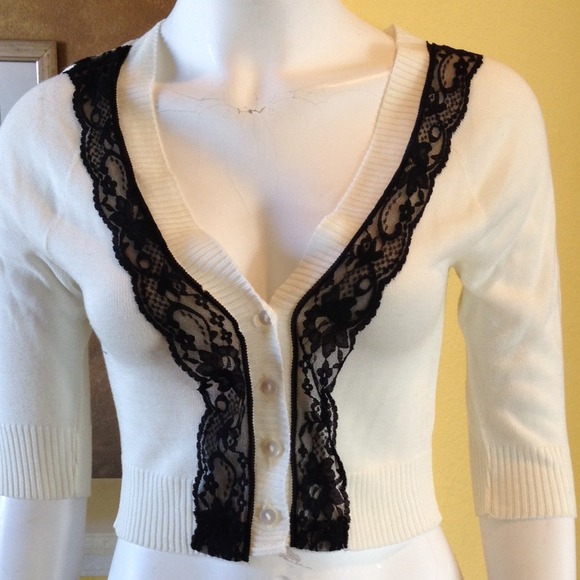 ❌SOLD❌Off white & w lace trim cover-up 😍😍cute💋 - Picture 2 of 4