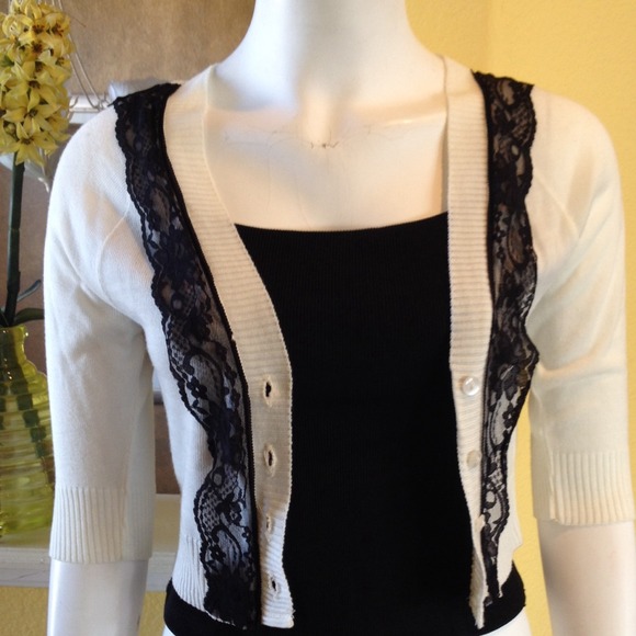 ❌SOLD❌Off white & w lace trim cover-up 😍😍cute💋 - Picture 4 of 4