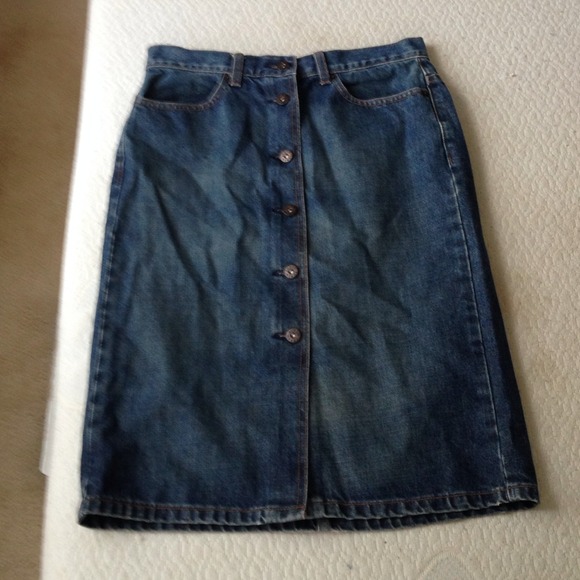 Cute, knee length skirt.