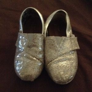 Toms little girls size 10