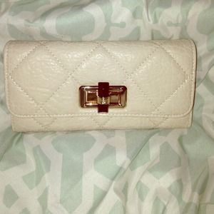 Beige/off white clutch
