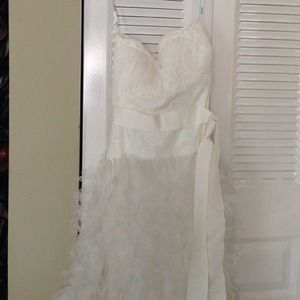 Wedding gown. Size 2 but fits 4. Tadashi Shoji.