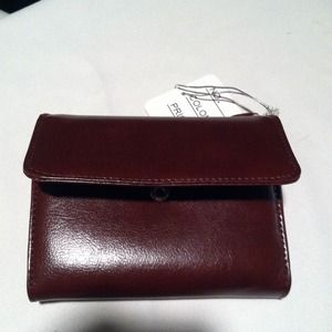 NWT Wallet. Color Conac