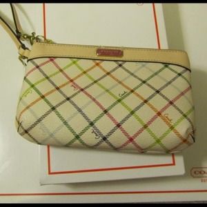 COACH Peyton Tattersall Medium Wristlet NEW w/tag