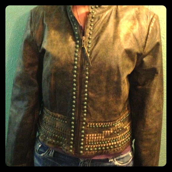 I am selling this jacket because it was too big.