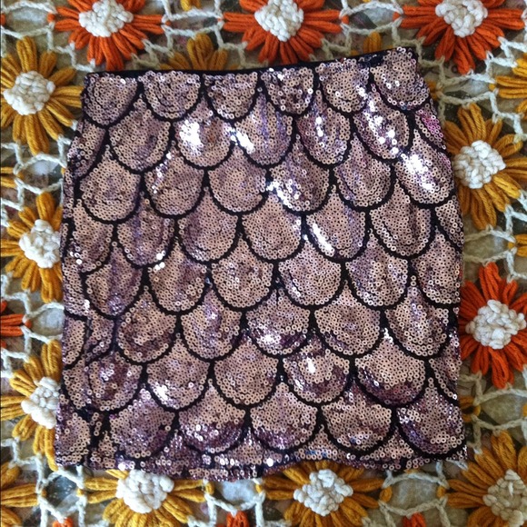 Sequin scallop skirt