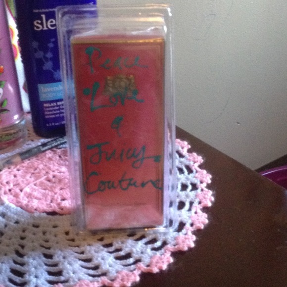 Peace love and juicy couture perfume⛔️traded⛔️