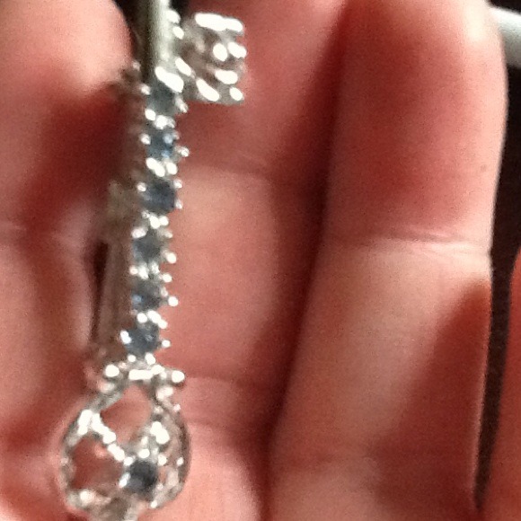 Cute Key Pin with Blue Stones. - Picture 2 of 2