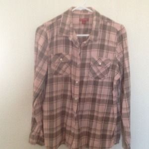 🎀Pink & Grey Flannel looking button up.🎀