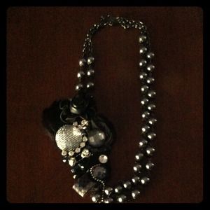 Dark silver pearl necklace