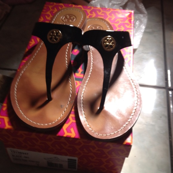 SOLD offline---------Tory burch slippers