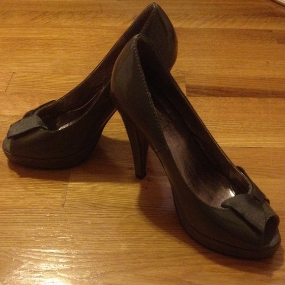 Heels - Picture 2 of 3