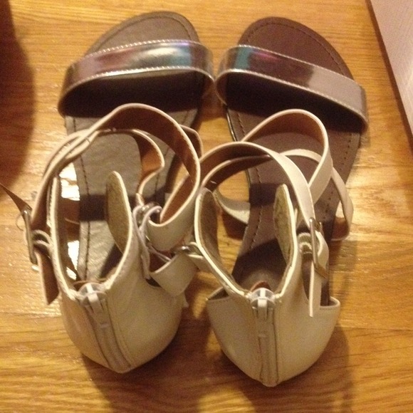 Sandals - Picture 2 of 4
