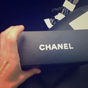 Amazing authentic never used chanel sunglass. Case