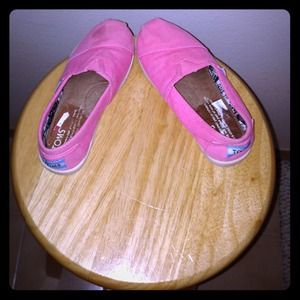 A Hot Pink Toms Shoe!