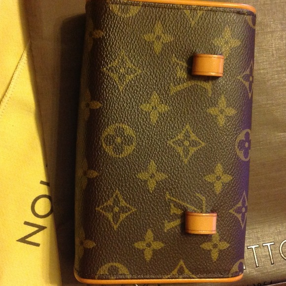 ⛔SOLD⛔💯Authentic Louis Vuitton waist bag👜⛔SOLD⛔ - Picture 2 of 4