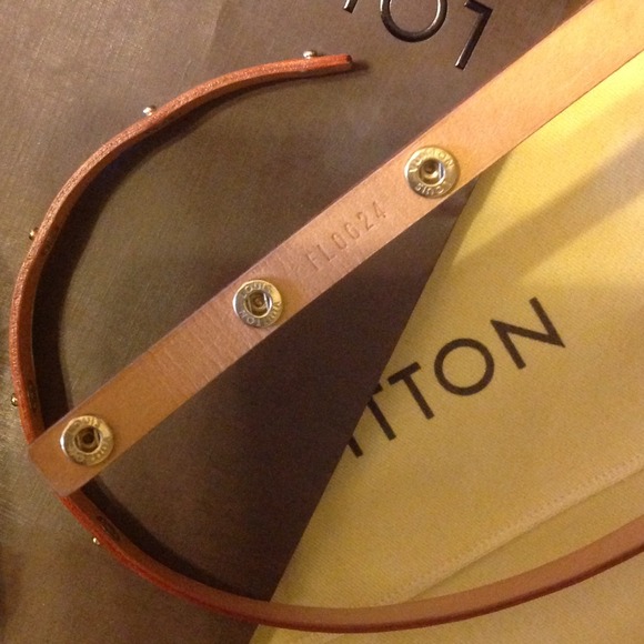 ⛔SOLD⛔💯Authentic Louis Vuitton waist bag👜⛔SOLD⛔ - Picture 3 of 4