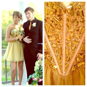 🎉 Host Pick 🎉 Sherri Hill Short Gold Prom Dress