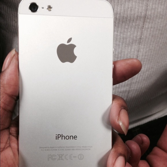 Brand new Iphone5 - Picture 2 of 2