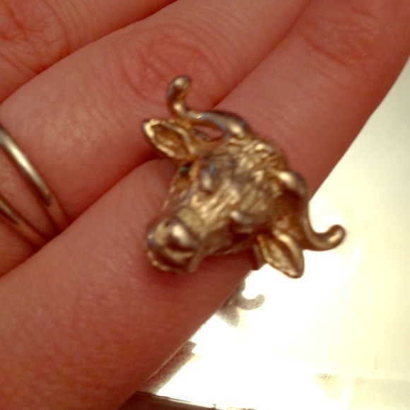 Adjustable bull ring green eyes