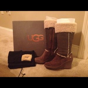 Ugg's Wedge.  Antique Dark Chocolate.