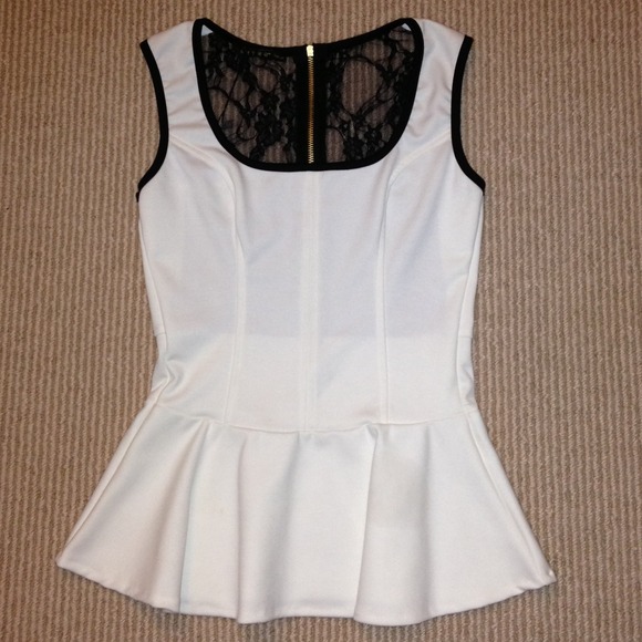 π BUNDLE πWhite Peplum Top & Long necklace - Picture 2 of 4