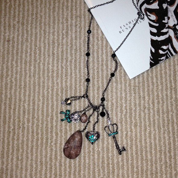 π BUNDLE πWhite Peplum Top & Long necklace - Picture 3 of 4